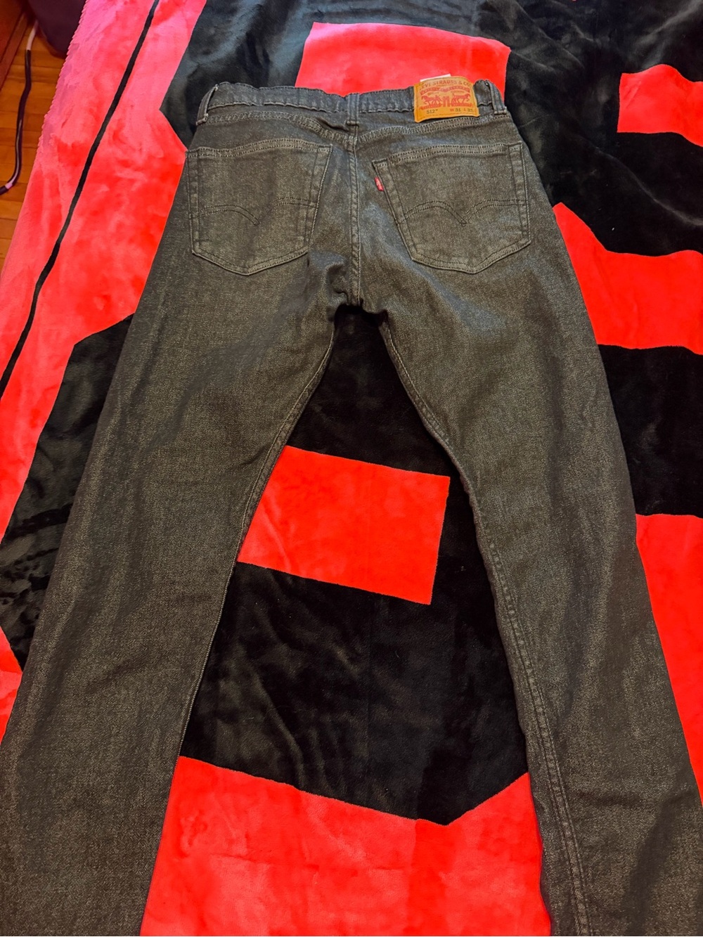 Levi's Men's Dark Gray Skinny Jeans these are black